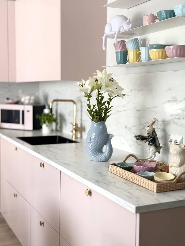 karkkipurkki vaaleanpunainen keittiö